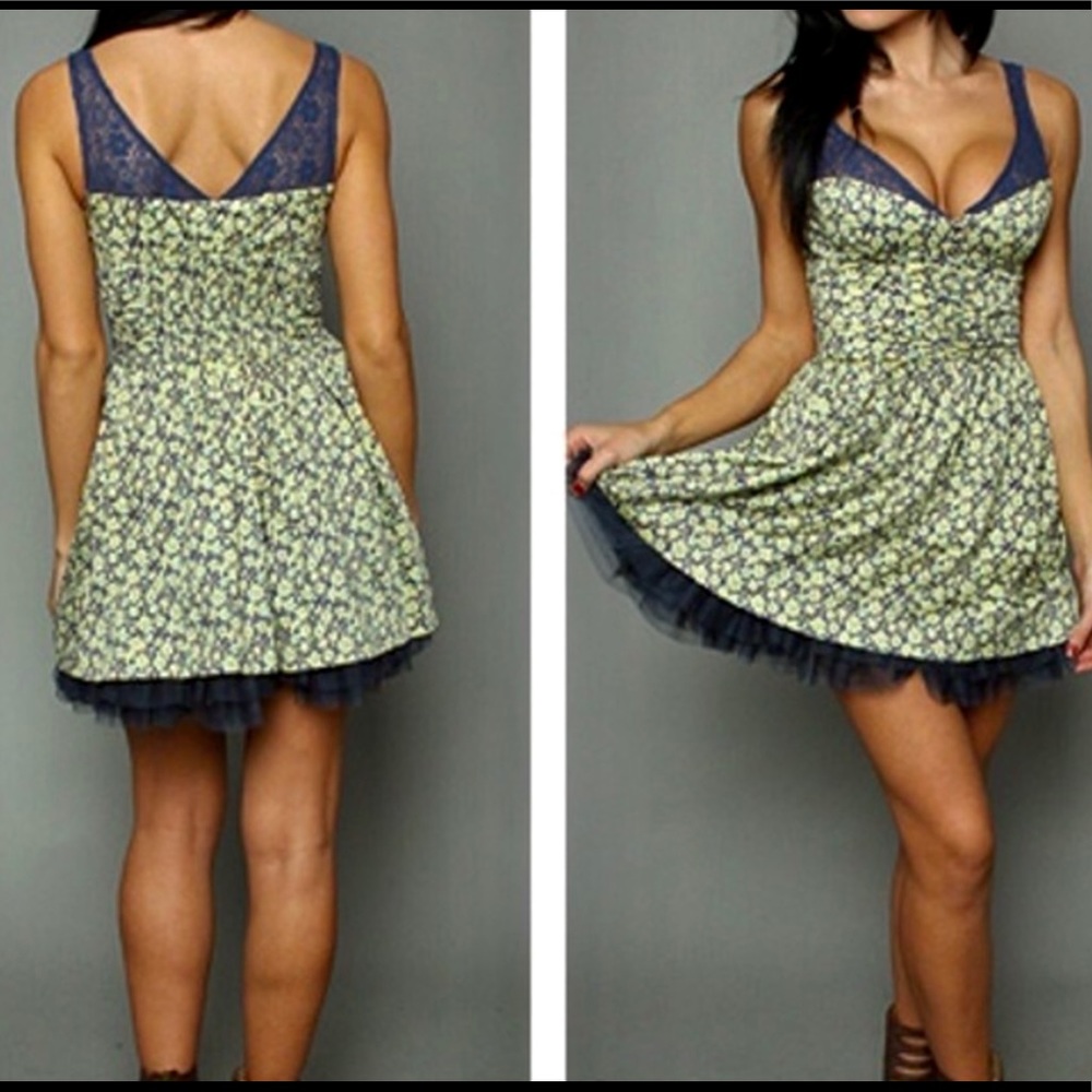 FREE PEOPLE DAZZLING DITSY FLORAL MINI DRESS ITH TULLE BOTTON SZ 4